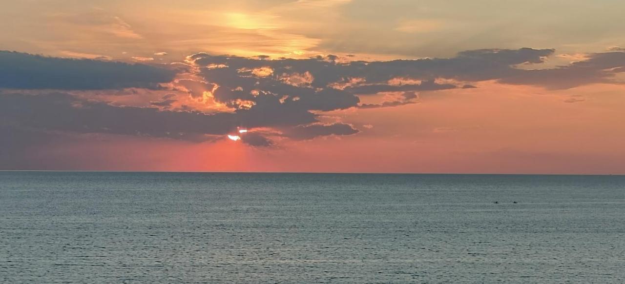 トッレ・スーダ Sunset Bay Bed & Breakfast エクステリア 写真