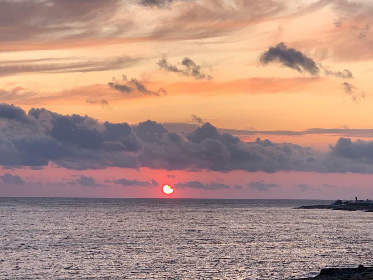 トッレ・スーダ Sunset Bay Bed & Breakfast エクステリア 写真